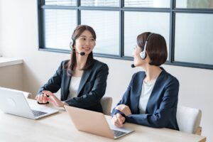 「訪問診療もう限界…」を未然に防ぐ。事務スタッフの負担を劇的に減らす「レセプト代行」「コールセンター」活用術